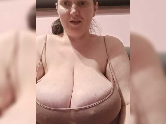 LadyAlma live cam preview