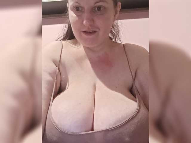 LadyAlma live cam preview