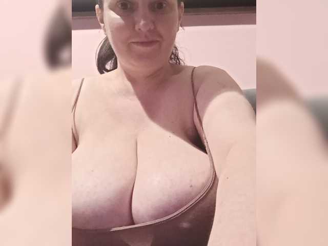 LadyAlma live cam preview