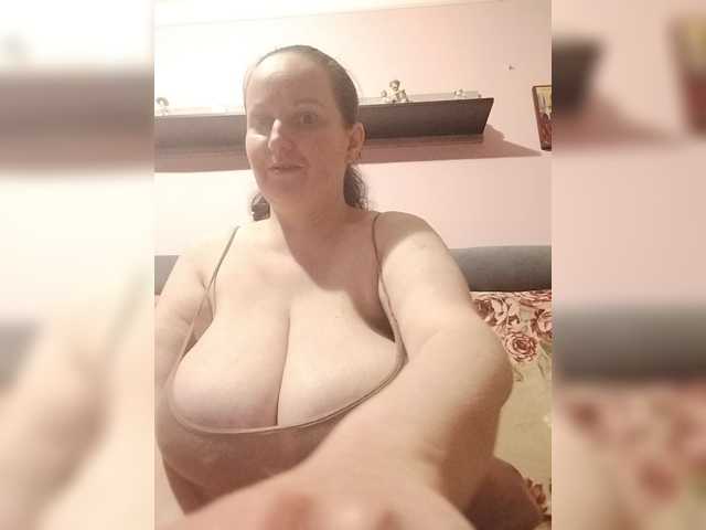 LadyAlma live cam preview