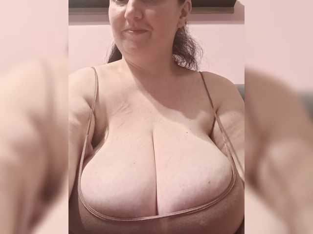 LadyAlma live cam on BongaCams