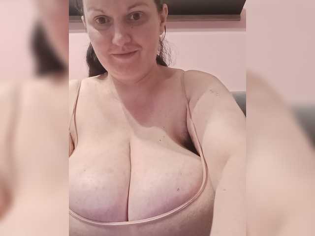 LadyAlma live cam on BongaCams