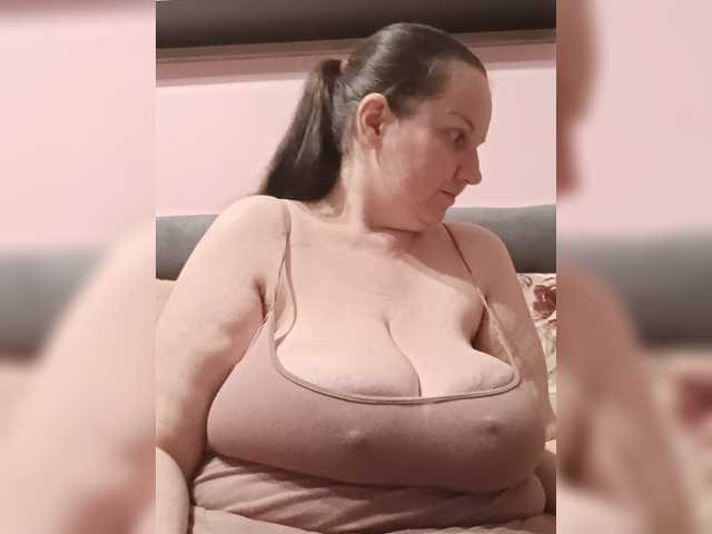 LadyAlma live cam preview