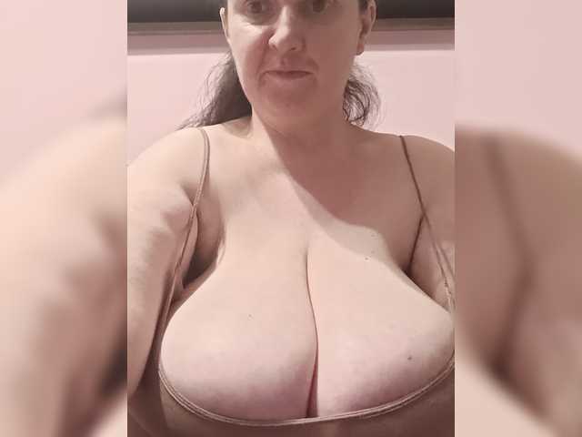 LadyAlma live cam on BongaCams
