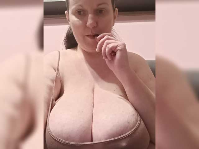 LadyAlma live cam on BongaCams
