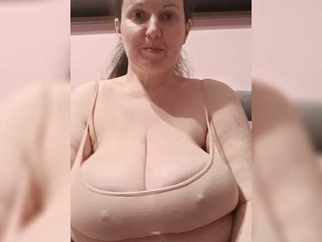 LadyAlma live cam preview