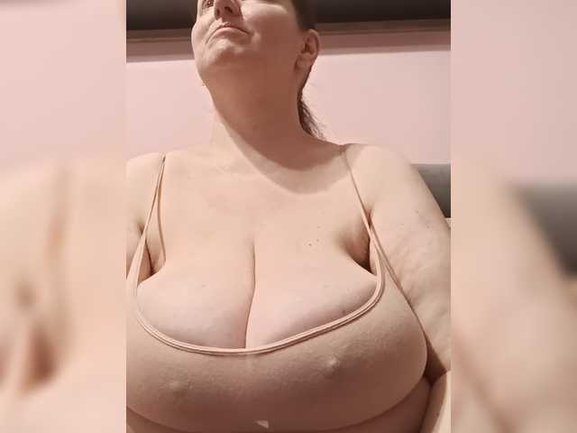 LadyAlma live cam on BongaCams