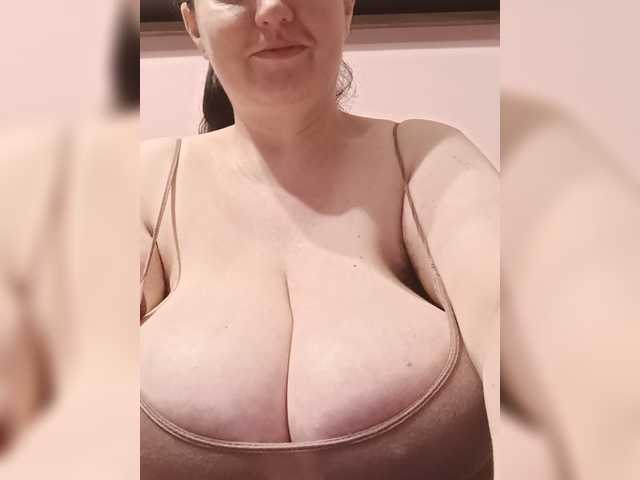 LadyAlma live webcam show