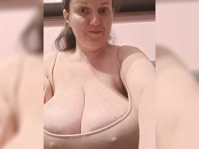 LadyAlma live cam preview