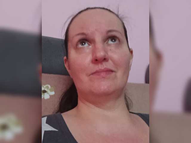 LadyAlma live cam preview