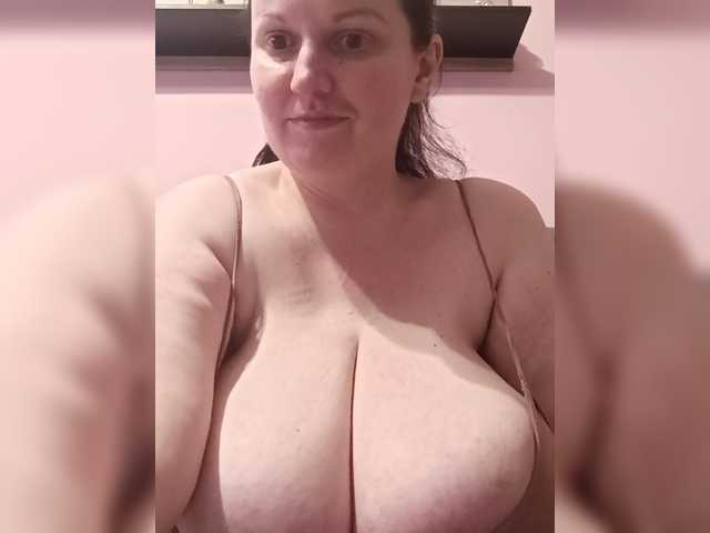 LadyAlma's BongaCams show and profile