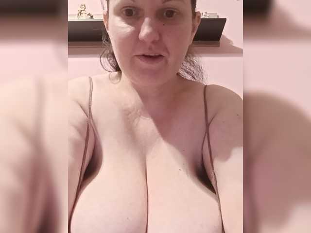 LadyAlma, en directo ahora en BongaCams