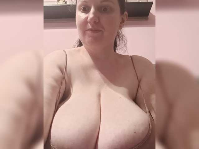 LadyAlma live cam on BongaCams