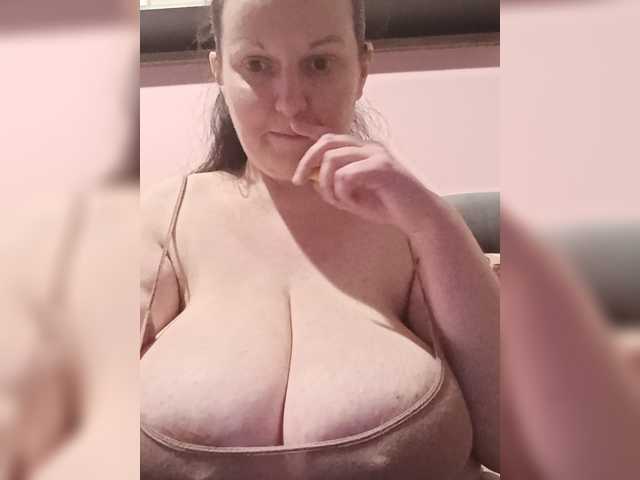 LadyAlma live cam preview