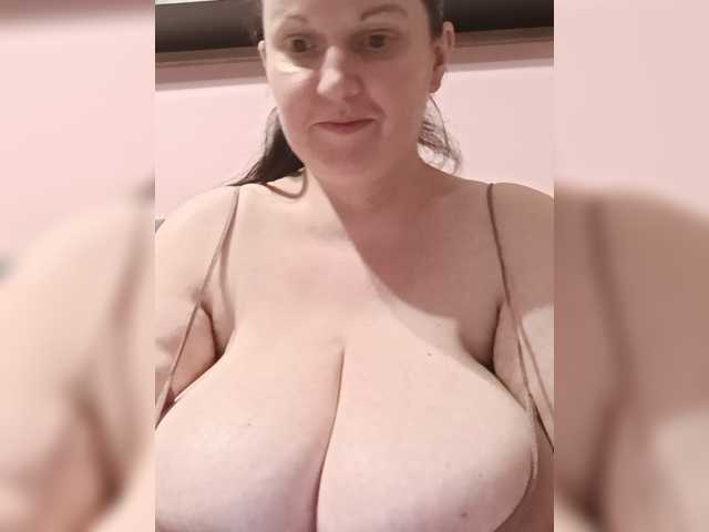 LadyAlma live cam preview
