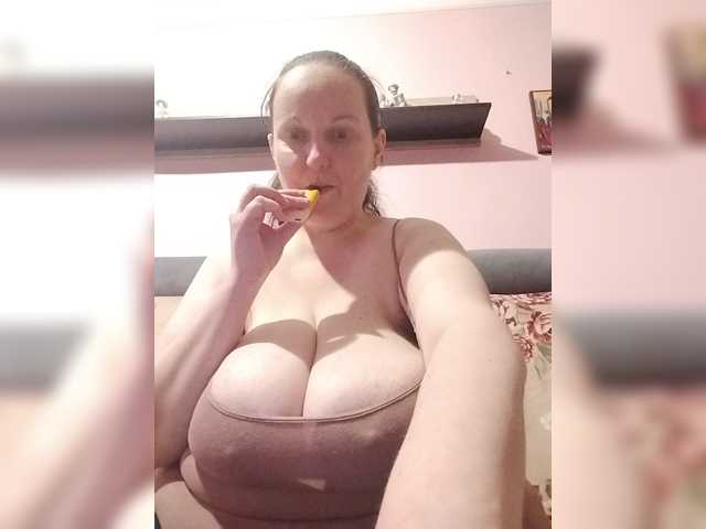 LadyAlma live cam preview
