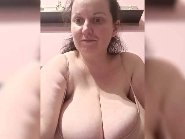 LadyAlma Live Cam and Statistics on UnifiedCams