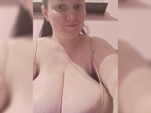 LadyAlma live cam on BongaCams