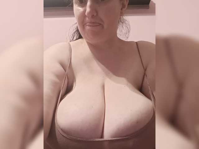 LadyAlma live cam on BongaCams