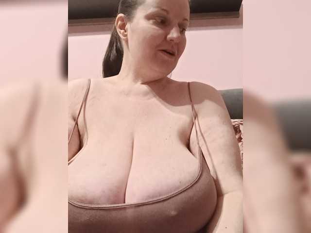 LadyAlma live cam preview