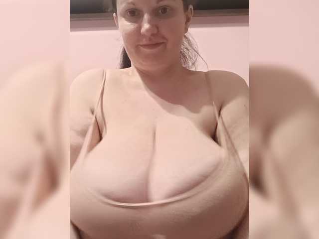LadyAlma live cam on BongaCams