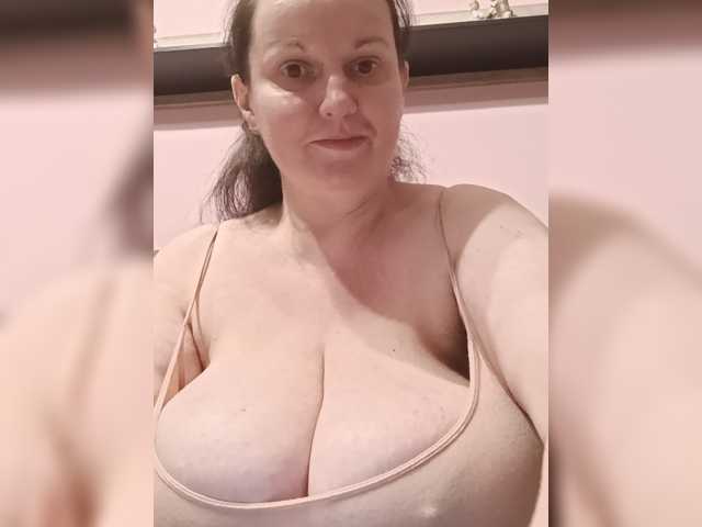 LadyAlma live cam preview