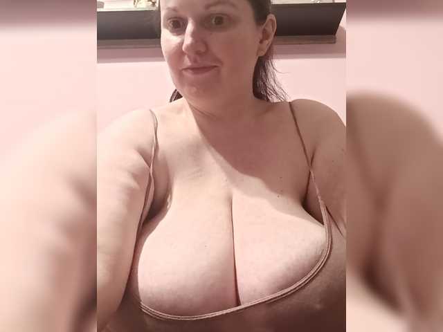 LadyAlma's BongaCams show and profile