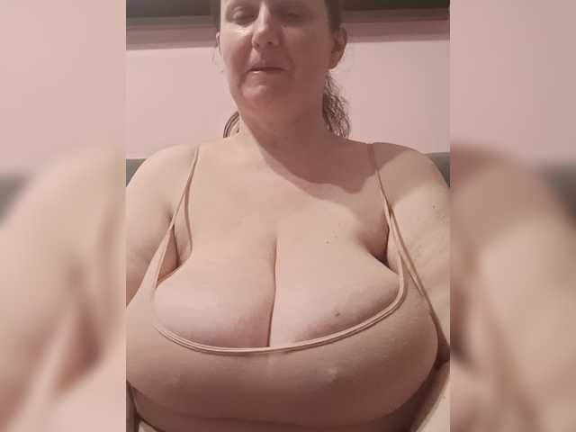 LadyAlma live cam on BongaCams