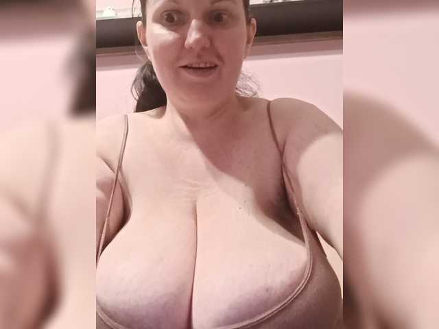 LadyAlma live cam preview