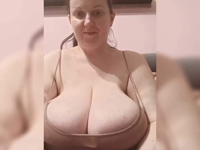 LadyAlma live cam on BongaCams