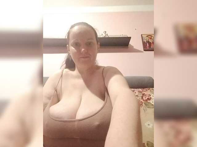 LadyAlma live cam preview