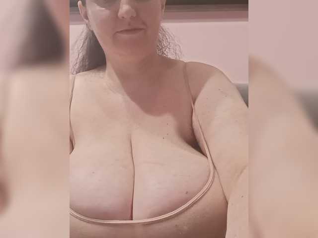 LadyAlma live cam on BongaCams