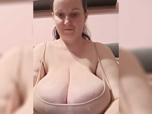 LadyAlma live cam preview