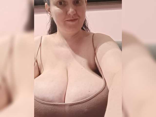 LadyAlma live cam preview