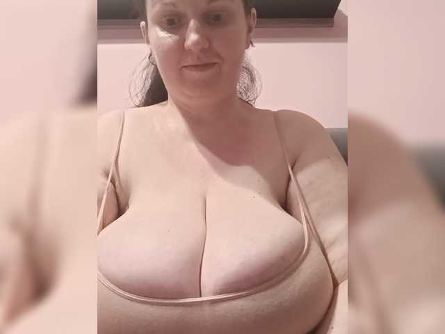 LadyAlma live cam on BongaCams