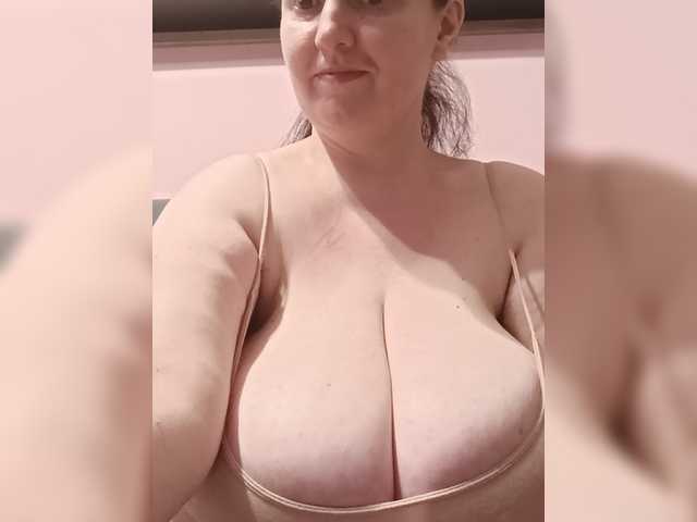 LadyAlma live cam on BongaCams