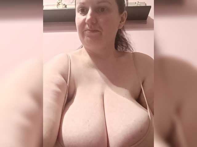 LadyAlma's BongaCams show and profile