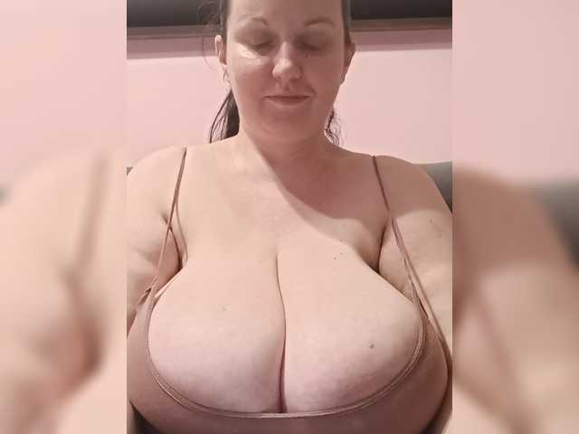 LadyAlma live cam on BongaCams