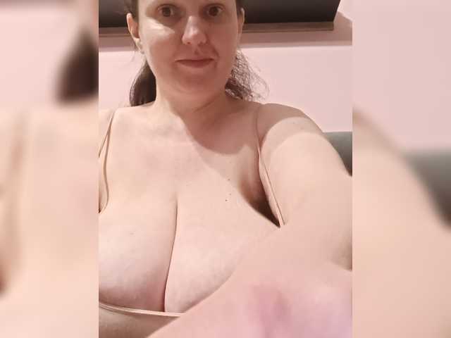 LadyAlma live cam preview