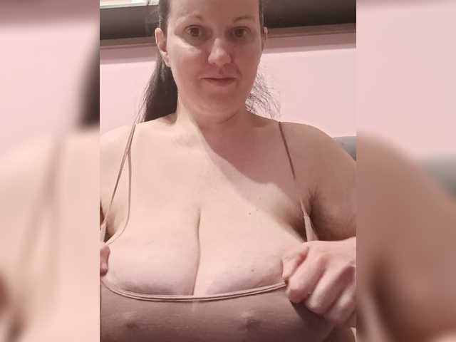 LadyAlma live cam preview