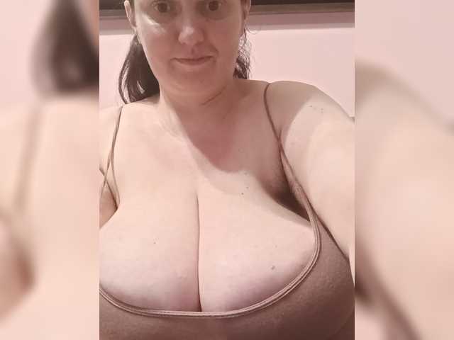 LadyAlma live cam on BongaCams