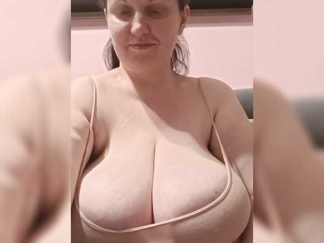 LadyAlma live cam on BongaCams