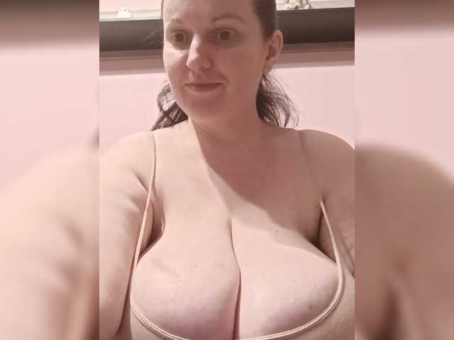 LadyAlma live cam preview