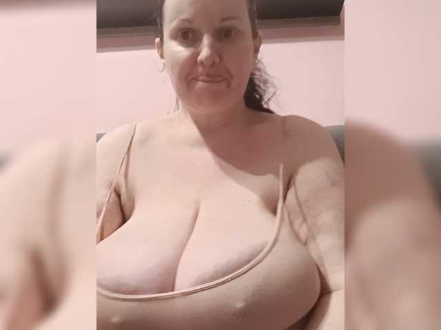 LadyAlma live cam preview