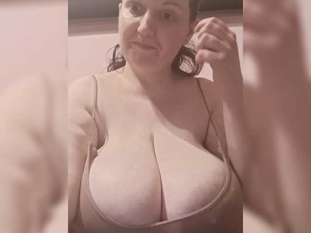 LadyAlma live cam preview