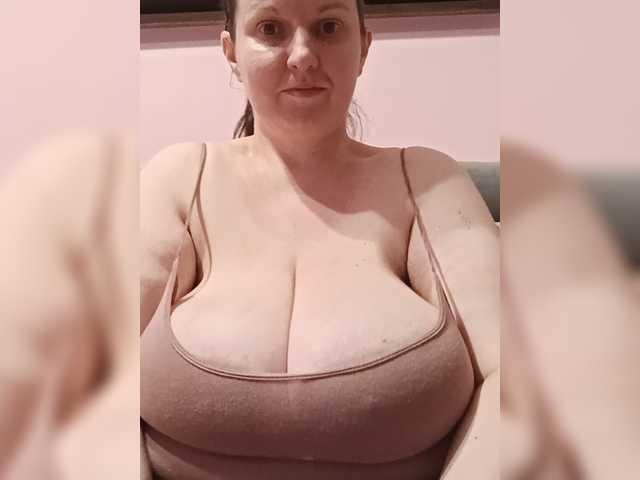 LadyAlma live cam on BongaCams