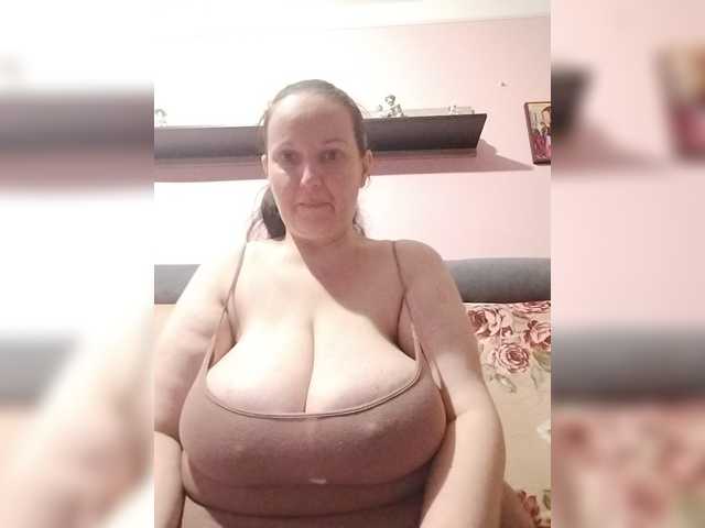 LadyAlma live cam preview