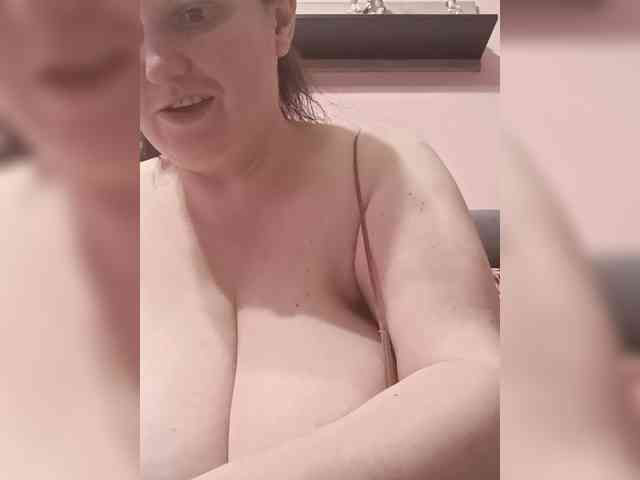 LadyAlma webcam