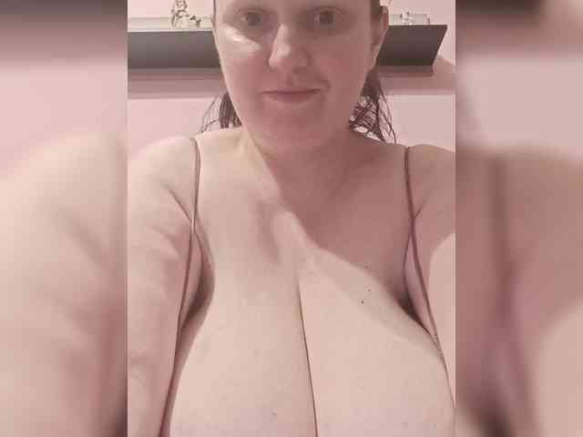 LadyAlma webcam