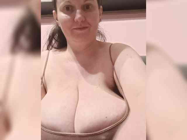 LadyAlma webcam